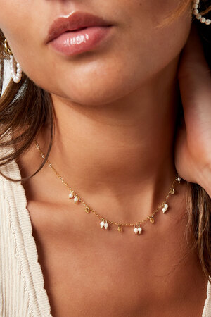 Halskette mit Perlen und Anhängern – Gold h5 Bild3